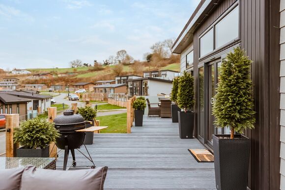 Ebony Lodge VIP Hot Tub Pet Friendly - The Astbury Golf and Lodge Resort, Bridgnorth