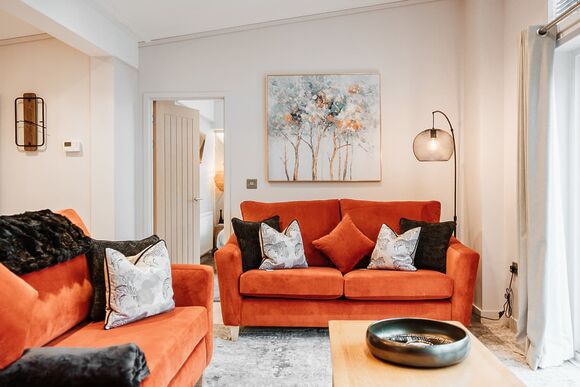 Ebony Lodge VIP Hot Tub Pet Friendly - The Astbury Golf and Lodge Resort, Bridgnorth