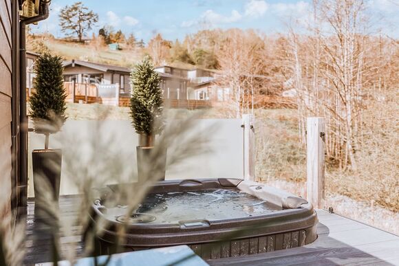 Pine Lodge VIP Hot Tub Pet Friendly - The Astbury Golf and Lodge Resort, Bridgnorth