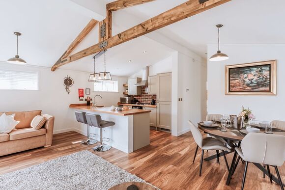 Pine Lodge VIP Hot Tub Pet Friendly - The Astbury Golf and Lodge Resort, Bridgnorth