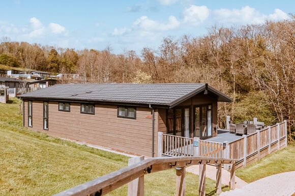 Pine Lodge VIP Hot Tub Pet Friendly - The Astbury Golf and Lodge Resort, Bridgnorth