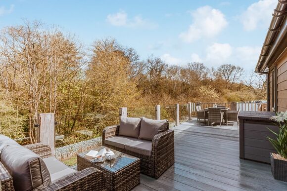 Pine Lodge VIP Hot Tub Pet Friendly - The Astbury Golf and Lodge Resort, Bridgnorth