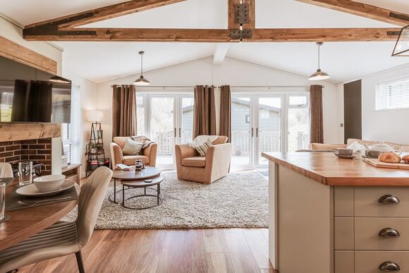 Pine Lodge VIP Hot Tub Pet Friendly - The Astbury Golf and Lodge Resort, Bridgnorth
