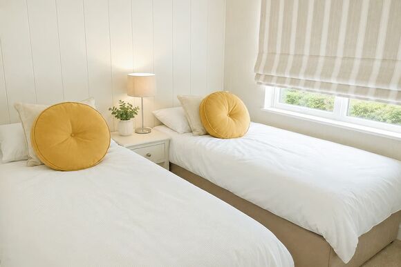 Cherry Lodge VIP Hot Tub and Pet Friendly - The Astbury Golf and Lodge Resort, Bridgnorth