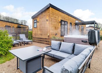 The Stargazer (Pet) - The Barns at Blackwater Meadow, Ellesmere