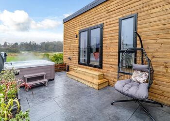 The Stargazer (Pet) - The Barns at Blackwater Meadow, Ellesmere