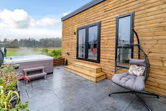 The Stargazer (Pet) - The Barns at Blackwater Meadow, Ellesmere