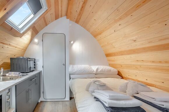 Riverside Hot Tub Pod 4  