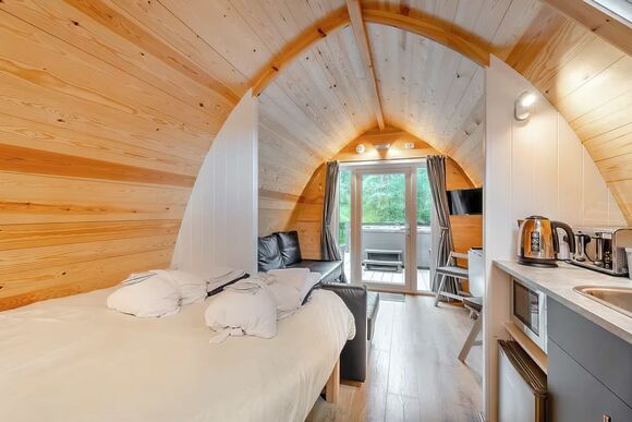 Riverside Hot Tub Pod 4  