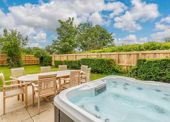 Squirrel Cottage - Grange Leisure Park, Mablethorpe