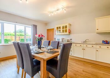 Squirrel Cottage - Grange Leisure Park, Mablethorpe