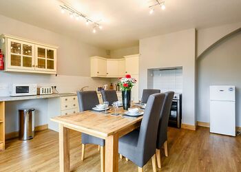 Squirrel Cottage - Grange Leisure Park, Mablethorpe