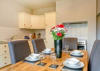 Squirrel Cottage - Grange Leisure Park, Mablethorpe