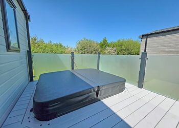 Platinum 4 Caravan with Hot Tub - Grange Leisure Park, Mablethorpe