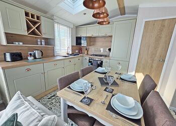 Platinum 4 Caravan with Hot Tub - Grange Leisure Park, Mablethorpe