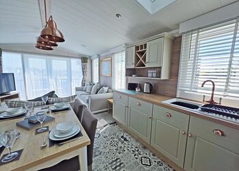 Platinum 4 Caravan with Hot Tub - Grange Leisure Park, Mablethorpe