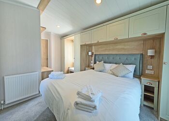 Platinum 4 Caravan with Hot Tub - Grange Leisure Park, Mablethorpe