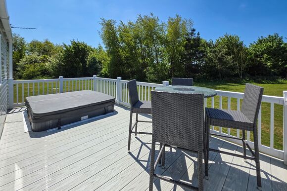 Platinum 8 Caravan Hot Tub - Grange Leisure Park, Mablethorpe