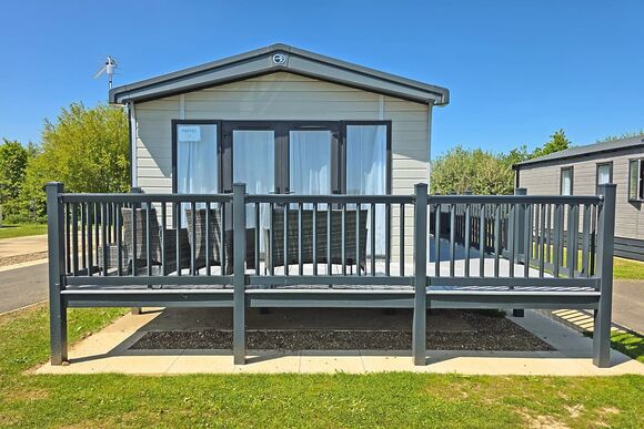 Platinum 4 Caravan with Hot Tub - Grange Leisure Park, Mablethorpe
