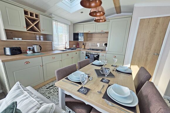 Platinum 4 Caravan with Hot Tub - Grange Leisure Park, Mablethorpe