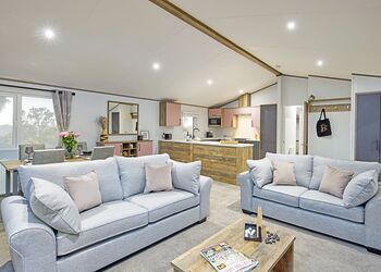 New Superior Oak Lodge with Hot Tub (Sleeps 4) - Thurston Manor, Dunbar, East Lothian