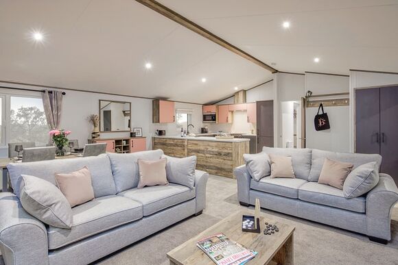 Superior Oak Lodge (Sleeps 4, Dog Friendly) - Thurston Manor, Dunbar, East Lothian