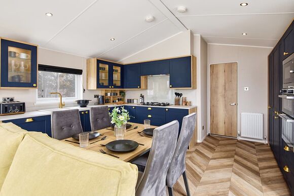 Premium Bluebell Caravan with Decking (Slps 6 Pet) - Thurston Manor, Dunbar, East Lothian