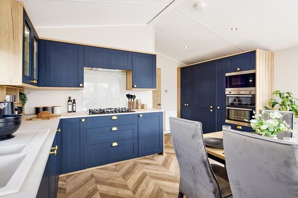 Premium Bluebell Caravan with Decking (Slps 6 Pet) - Thurston Manor, Dunbar, East Lothian