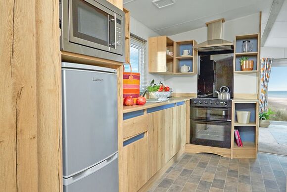 Essential Clover Caravan Decking (Sleeps 4, Pet) - Thurston Manor, Dunbar, East Lothian