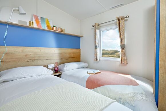 Essential Clover Caravan Decking (Sleeps 4, Pet) - Thurston Manor, Dunbar, East Lothian