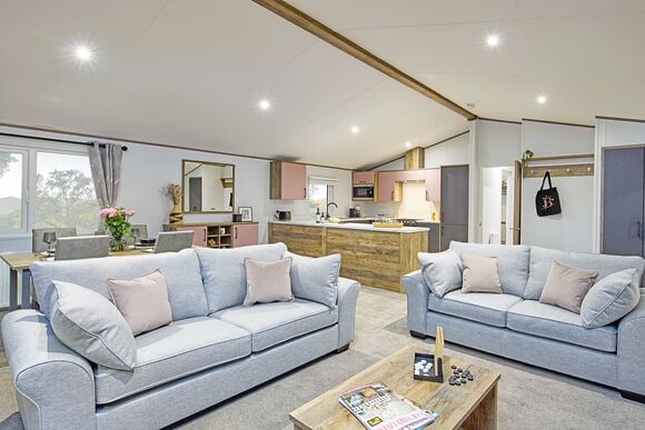 New Superior Oak Lodge with Hot Tub (Sleeps 4) - Thurston Manor, Dunbar, East Lothian