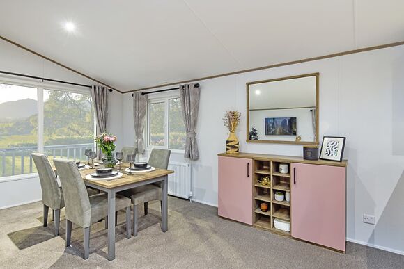New Superior Oak Lodge with Hot Tub (Sleeps 4) - Thurston Manor, Dunbar, East Lothian