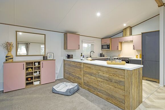 New Superior Oak Lodge with Hot Tub (Sleeps 4) - Thurston Manor, Dunbar, East Lothian