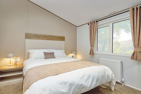New Superior Oak Lodge with Hot Tub (Sleeps 4) - Thurston Manor, Dunbar, East Lothian