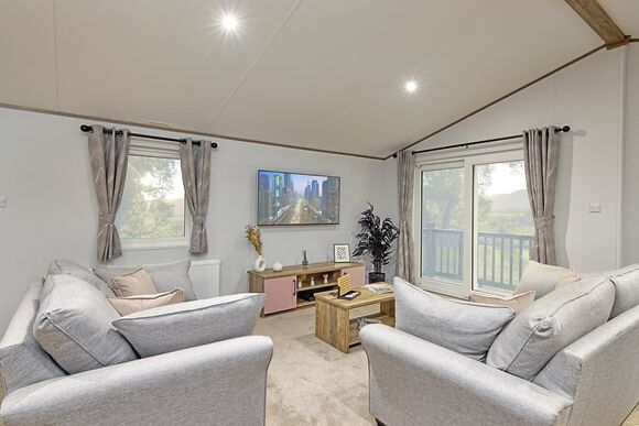 New Superior Oak Lodge with Hot Tub (Sleeps 6) - Thurston Manor, Dunbar, East Lothian