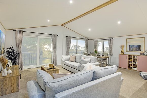 New Superior Oak Lodge with Hot Tub (Sleeps 6) - Thurston Manor, Dunbar, East Lothian