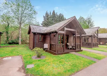 Tilford Woods Lodge Retreat, Tilford, Farnham