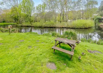 Tilford Woods Lodge Retreat, Tilford, Farnham