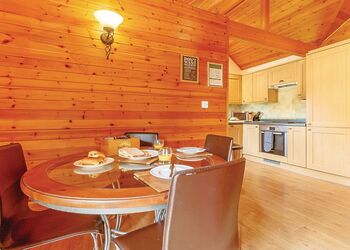 Cobbett Traditional Premier - Tilford Woods Lodge Retreat, Tilford, Farnham