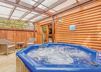 Cobbett Contemporary Premier - Tilford Woods Lodge Retreat, Tilford, Farnham