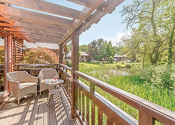 Falkner Watersedge Lodge 