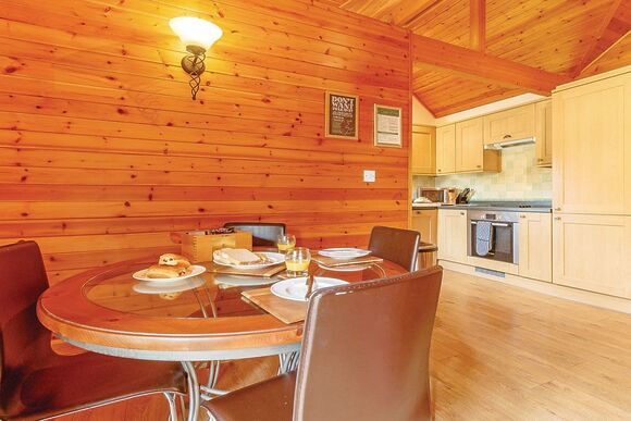 Cobbett Traditional Premier - Tilford Woods Lodge Retreat, Tilford, Farnham