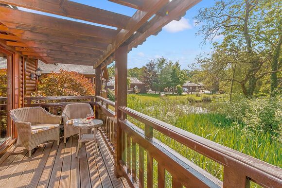 Falkner Watersedge Lodge - Tilford Woods Lodge Retreat, Tilford, Farnham