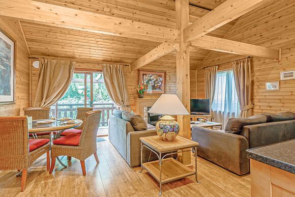 Falkner Watersedge Lodge - Tilford Woods Lodge Retreat, Tilford, Farnham