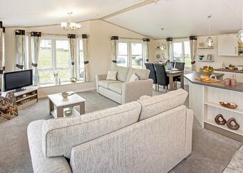 Exclusive Lakeside Lodge 8 H/Tub+Fishing - Tattershall Lakes Country Park, Tattershall