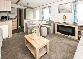 6 Berth Luxury Caravan with Hot Tub - Tattershall Lakes Country Park, Tattershall