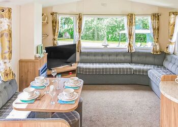 8 Berth Superior Caravan with Hot Tub - Tattershall Lakes Country Park, Tattershall