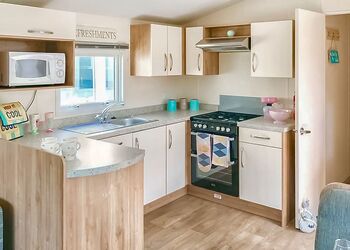 8 Berth Superior Caravan with Hot Tub - Tattershall Lakes Country Park, Tattershall