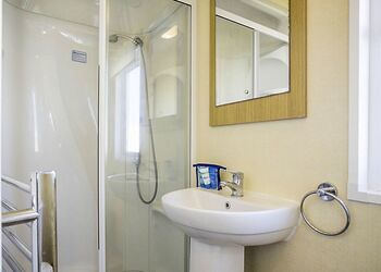 8 Berth Superior Caravan with Hot Tub - Tattershall Lakes Country Park, Tattershall