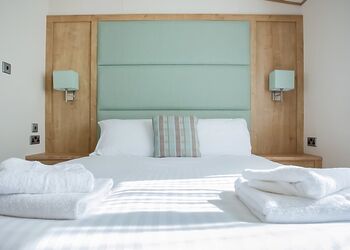 Indulgent 6 Caravan with Hot Tub - Tattershall Lakes Country Park, Tattershall